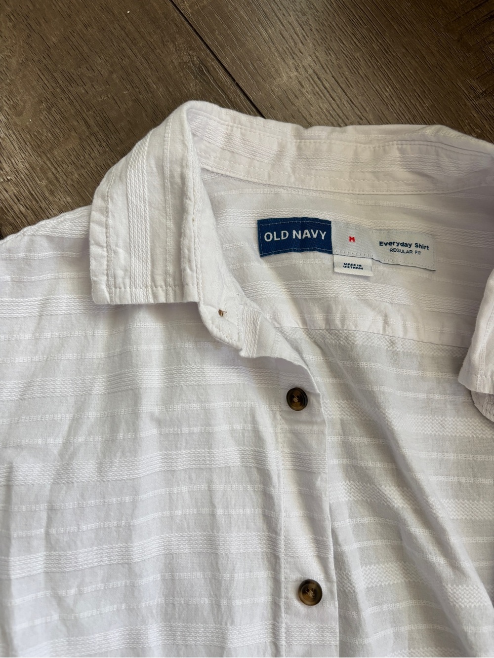 Old Navy White Short-Sleeve Button-Down Shirt with Subtle Stripe Texture - Picture 2 of 3